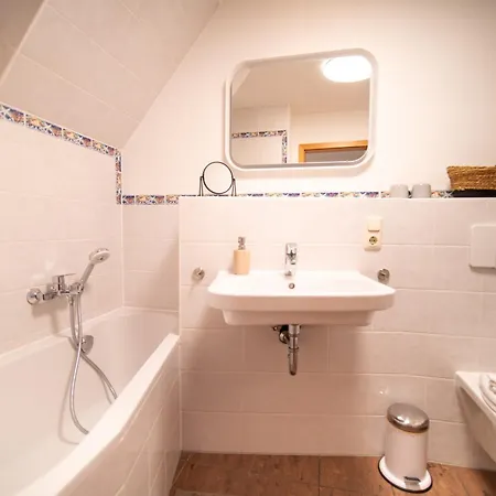 Holiday home Reetdachhaus Holunder 2 *