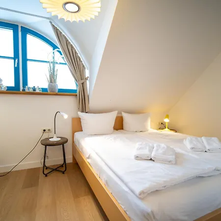 Holiday home Reetdachhaus Holunder 2 *